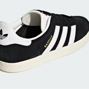 Adidas unisex Classic Black and White Sneakers
